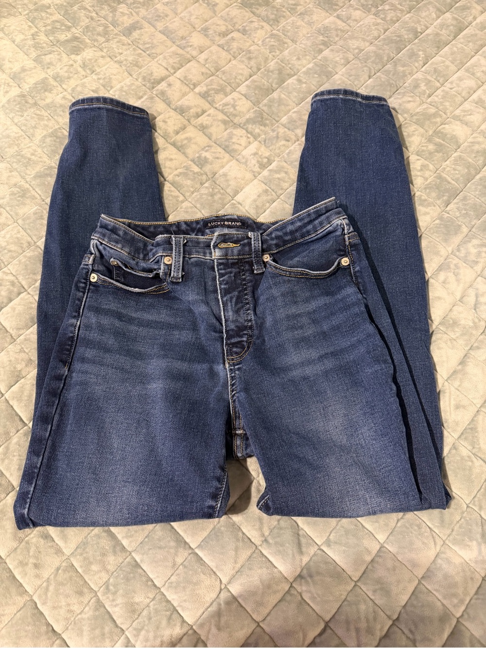 Lucky Brand High Rise Skinny Jeans in Dark Wash Denim - size 6